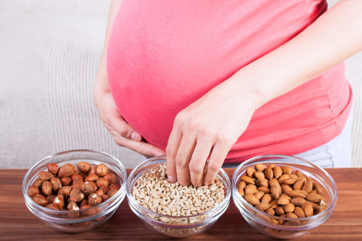 Арахис при беременности: польза, вред, противопоказания, норма в день