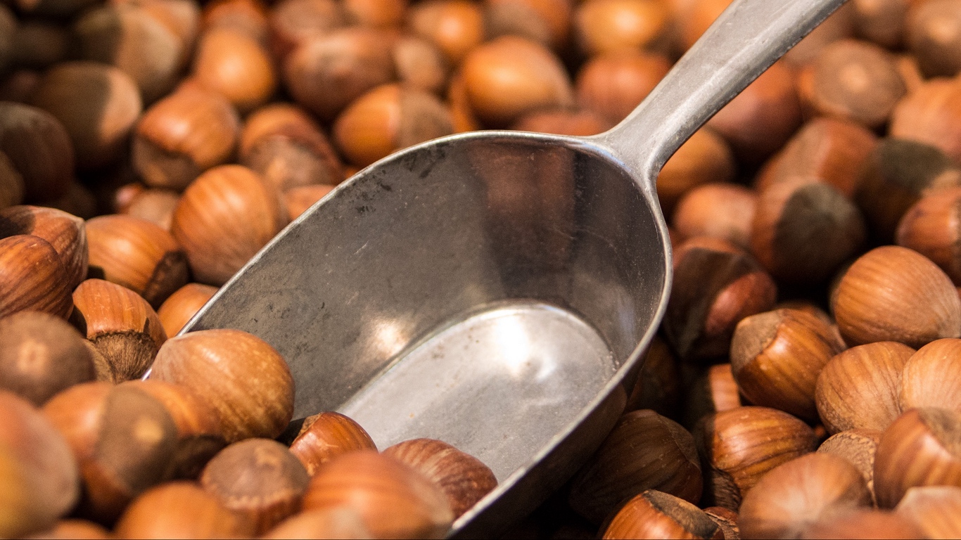 Как быстро и легко почистить орех фундук от скорлупы сомому