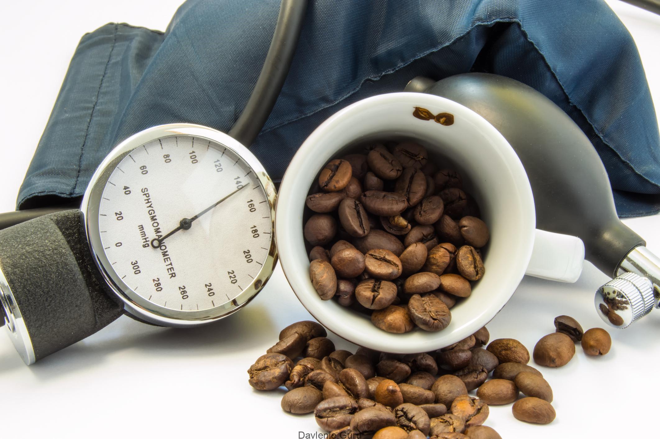 Кофе повышает или понижает давление: можно ли при повышенном давлении пить кофе
