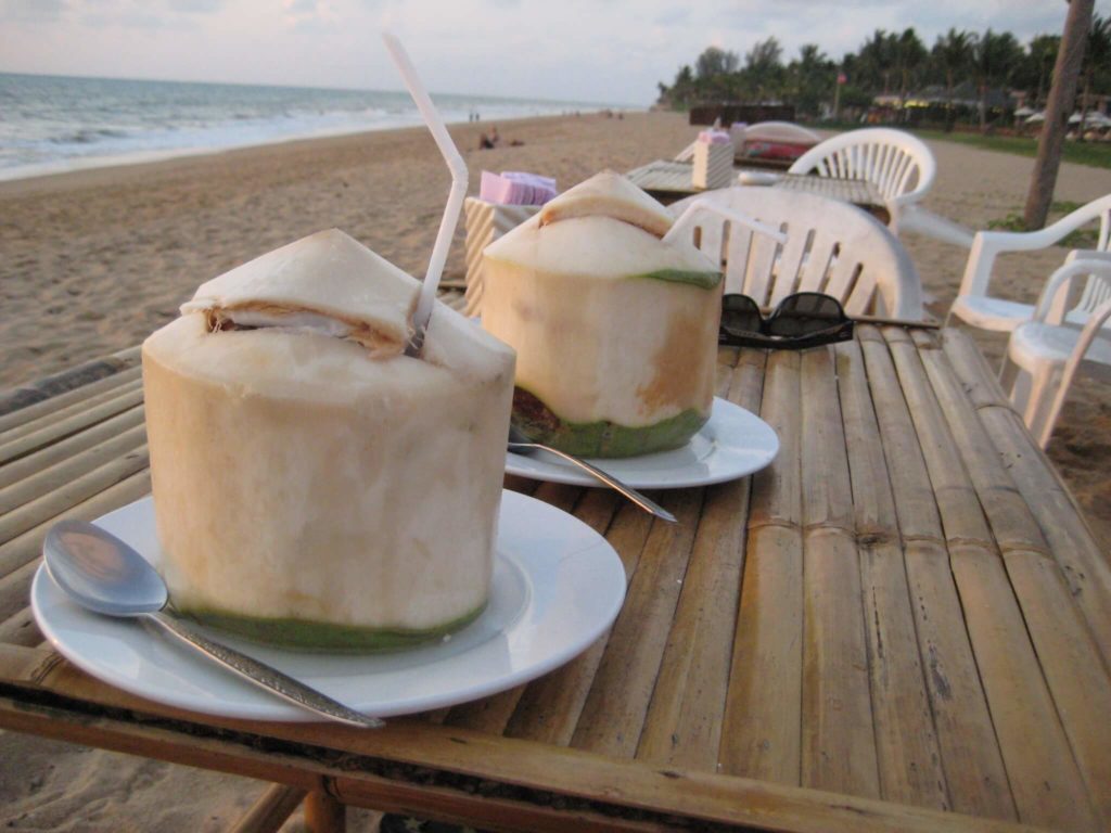 Польза и вред кокосовой воды (молочка)