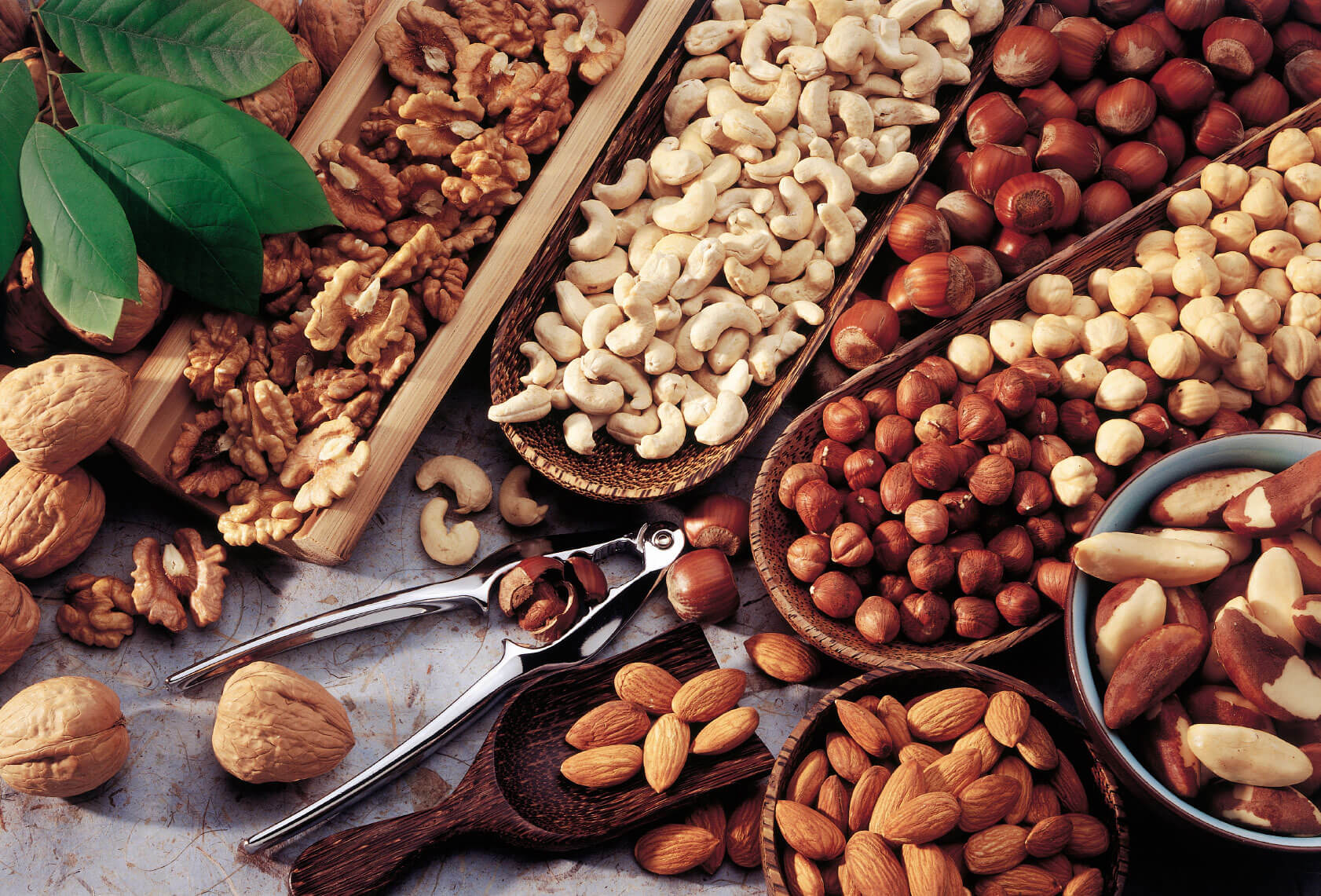 Что полезнее миндаль, фундук, арахис, грецкий или бразильский орех