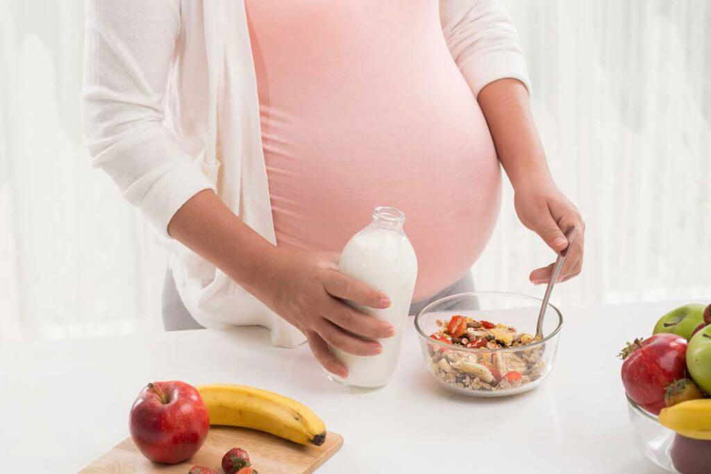 Чем полезен миндаль при беременности