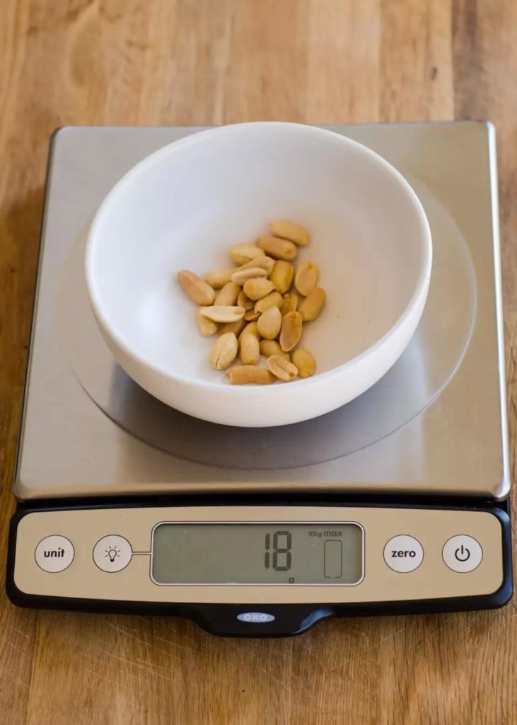 100 калорий арахиса - 17 гр